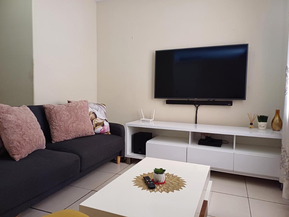 Bencorrum Mews Self-catering apartment - B&B
