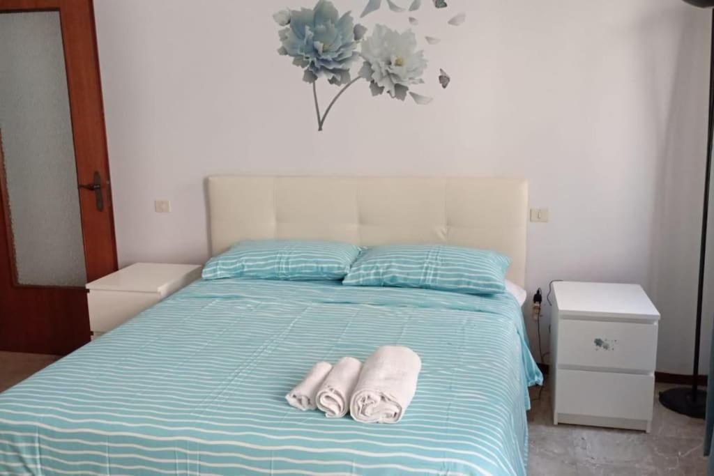 casa bilocale in centro vicino stazione - Chambres d’hôtes
