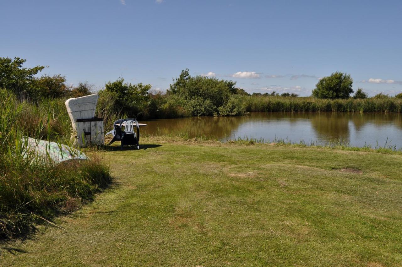 Haus Ruhewinkel, Bungalow 2 - Chambres d’hôtes Alkersum