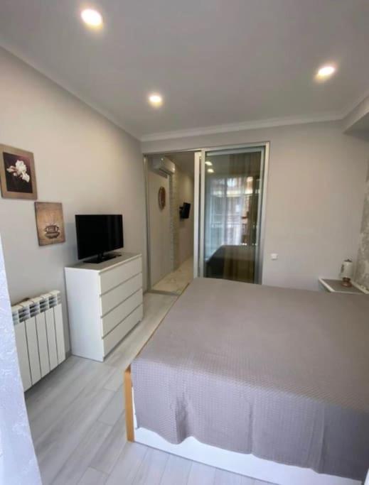 arxi00 - Bed and Breakfast Batoemi