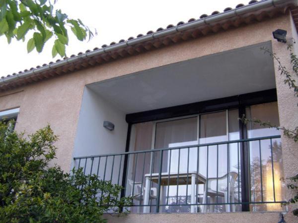 Appartement EST classé 3 étoiles au 1er étage d'une maison avec jardin dans un quartier calme - B&B Cavalaire-sur-Mer