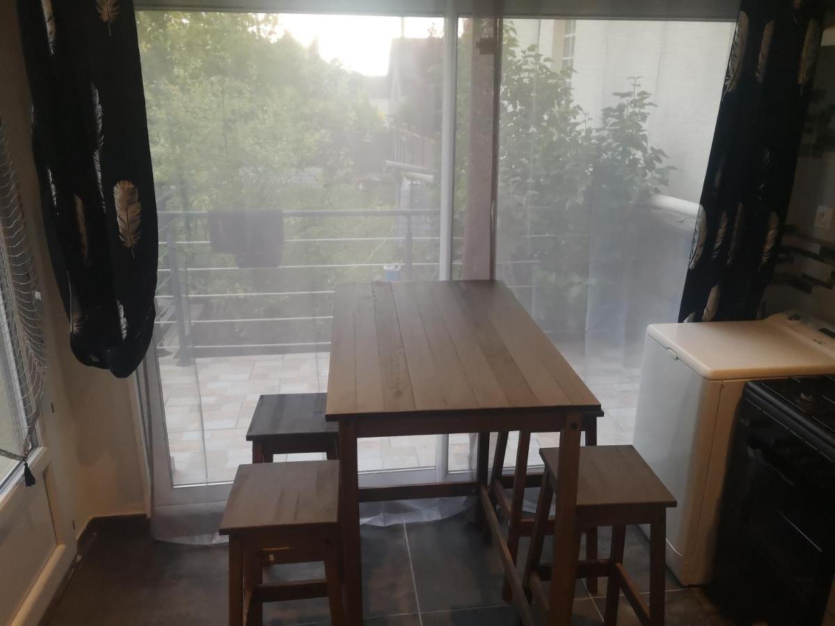 Voisenon village paisible Gare de lyon 25mn RER accès A5 à 10mn Paris 5mn proche de Melun château de vaux le vicomte Fontainebleau proche - B&B