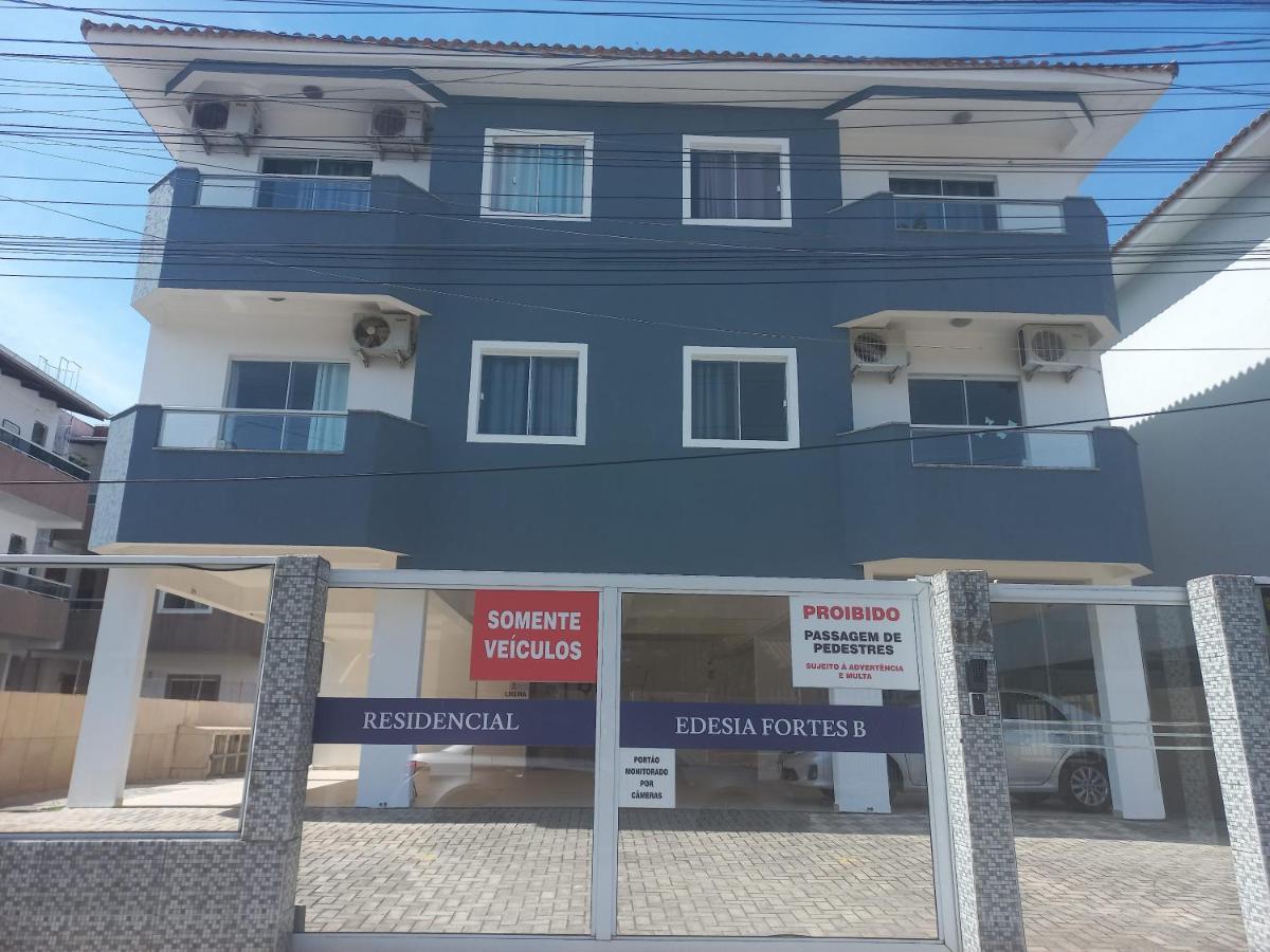 Apartamento centrinho Ingleses 2 dormitórios 2 Banheiros - B&B