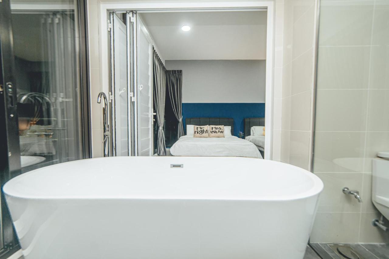 Retreat Blue Ocean 3BR Mosaic Southkey Midvalley by Our Stay - B&B