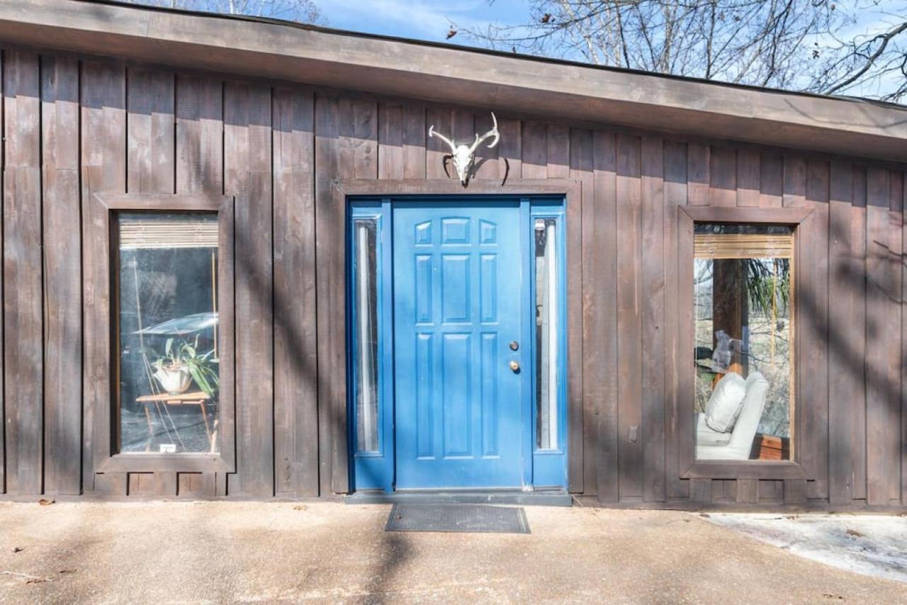 Cozy Cabin Getaway on Buffalo River with HUGE Patio - B&B Lobelville