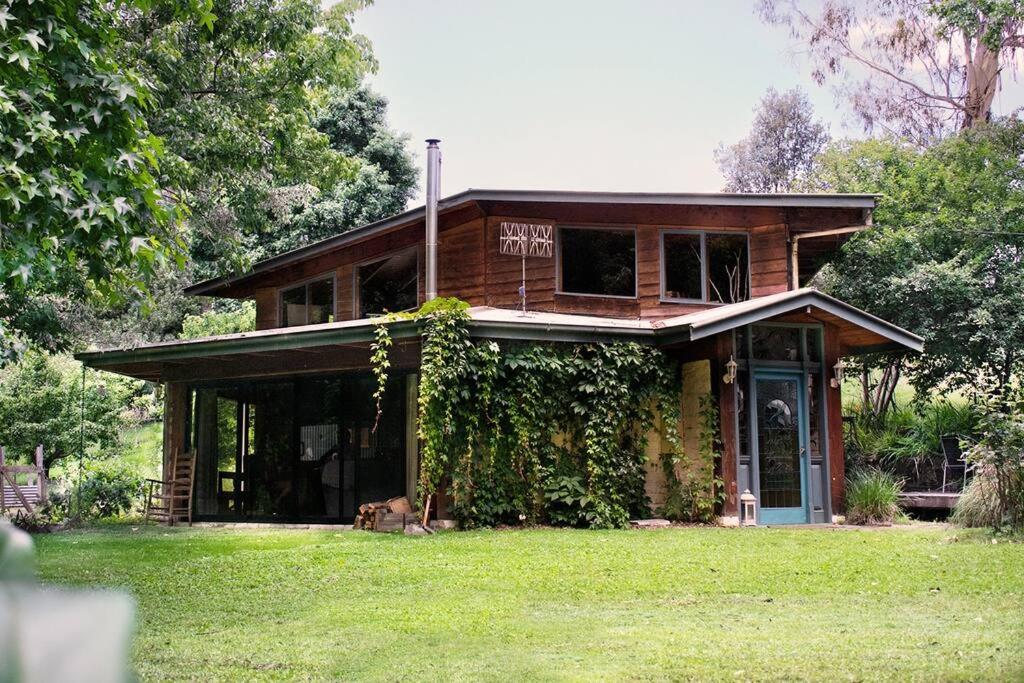 B&B Healesville - Summer Paradise at the Valley Farm House - Bed and Breakfast Healesville