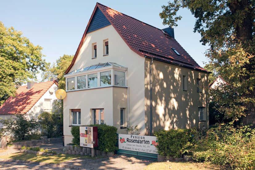 B&B Sangerhausen - Pension Rosengarten - Bed and Breakfast Sangerhausen