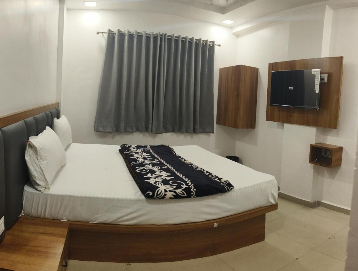 B&B Surat - Hotel Parash Inn - Bed and Breakfast Surat