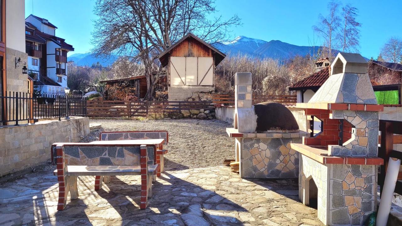 Large 2-bedroom apt near ski road, 5 min to Gondola & Bar Street - Chambres d'hôtes Bansko