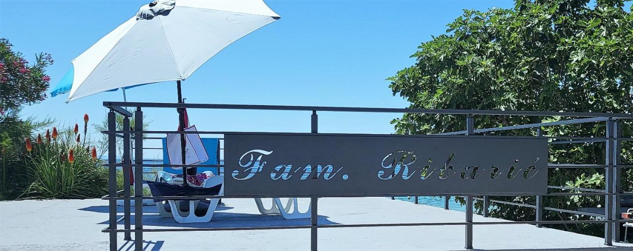 Apartments & Rooms Fam Ribarić - B&B Banjol