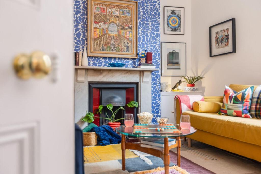 Menagerie House Luxury 3-Bedroom Cottage with Walk Score 98 in Central York - B&B York