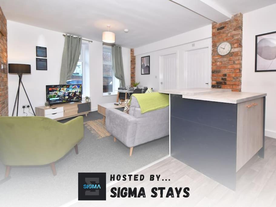 B&B Crewe - Lyndale House - By Sigma Stays - Bed and Breakfast Crewe