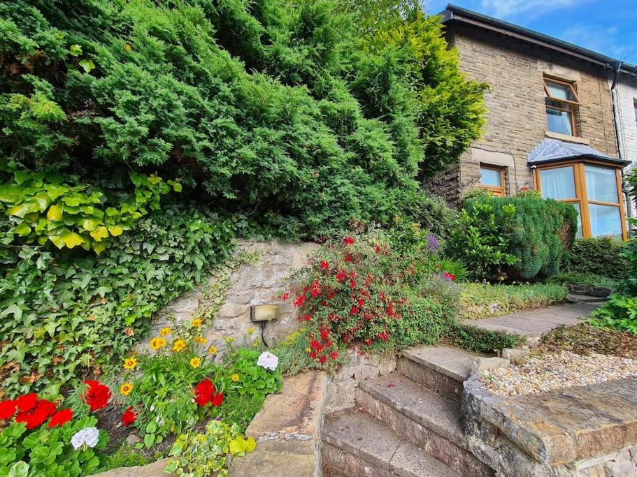 B&B Buxton - Characterful Garden Cottage Central Buxton - Bed and Breakfast Buxton
