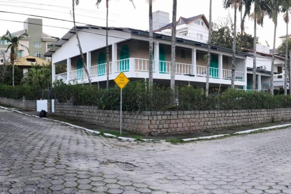 Casa Canasvieiras Florianópolis com piscina e mar - B&B Florianópolis