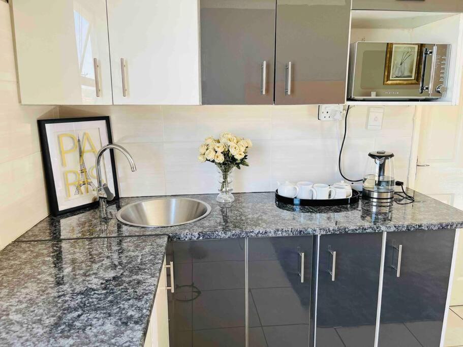 Bachelor suite in Rustenburg - Bed and Breakfast