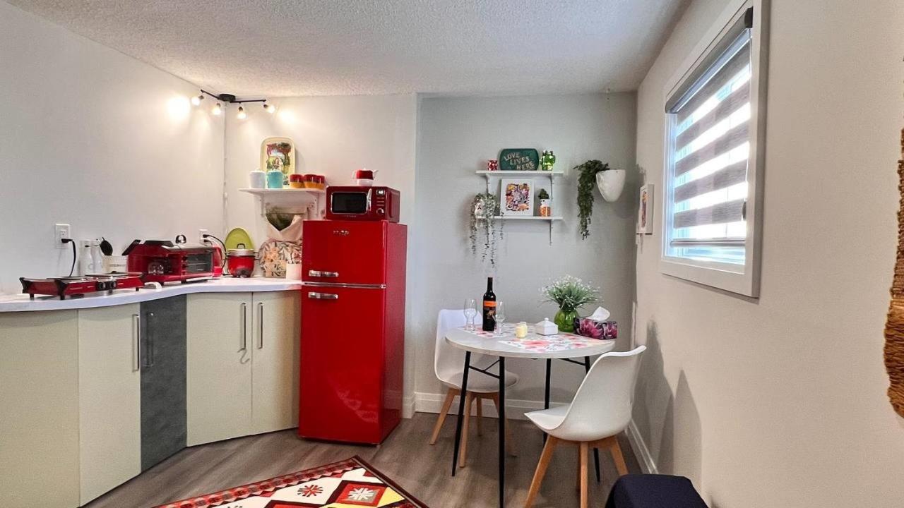 Alluring Private Bachelor Unit - B&B