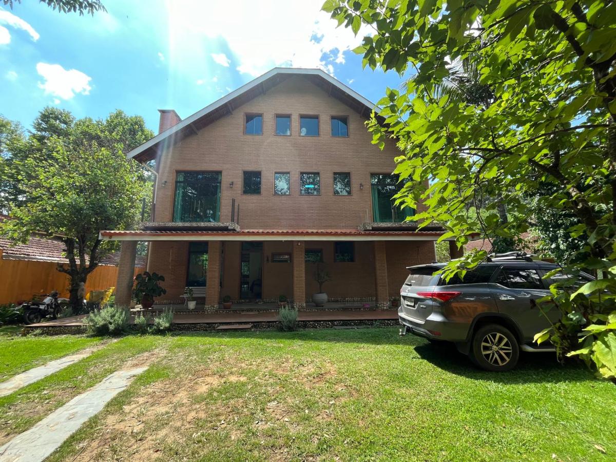 Mansão em Santo Antônio do Pinhal com 4 suítes, Wi-FI, churasqueira, casinha na árvore, bilhar e tênis de mesa - Bed and Breakfast