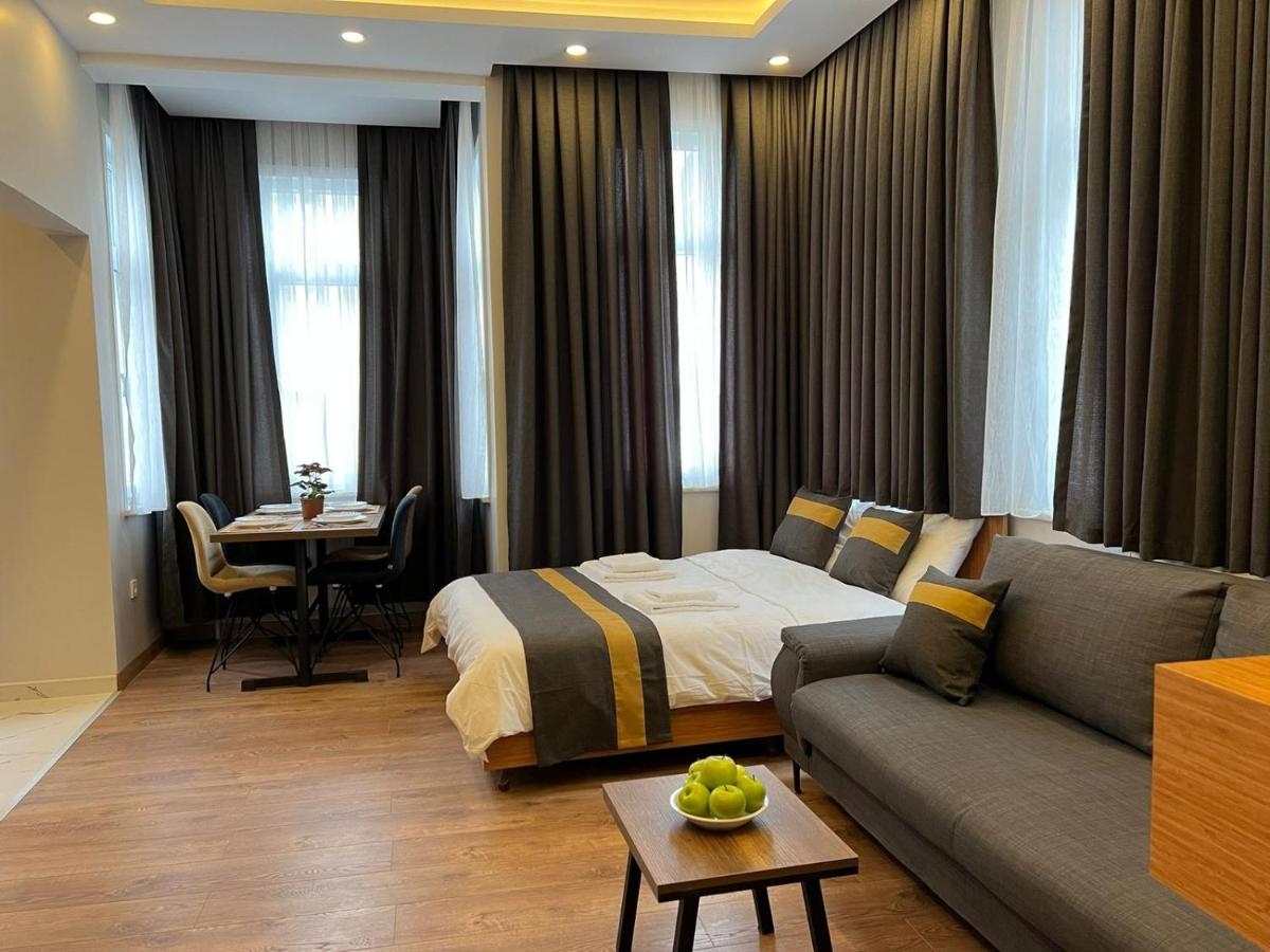 Taksim & Sisli Splendor: Modern Living Spaces Apartments - B&B