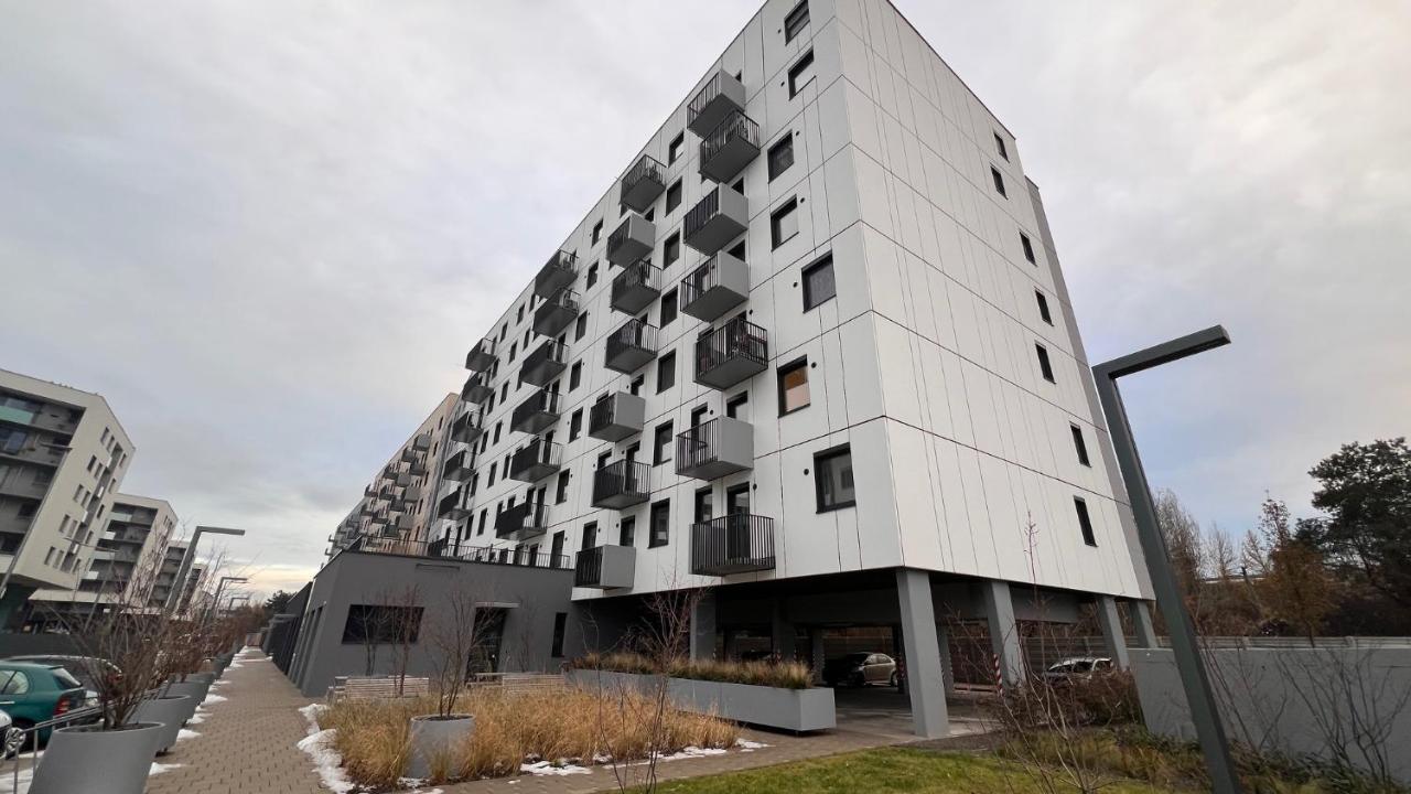 Air conditioned 1 room apartment with parking, new building, Ružinov - B&B