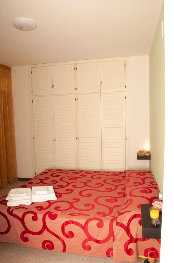 Deluxe Room (2 Adults + 1 Child)