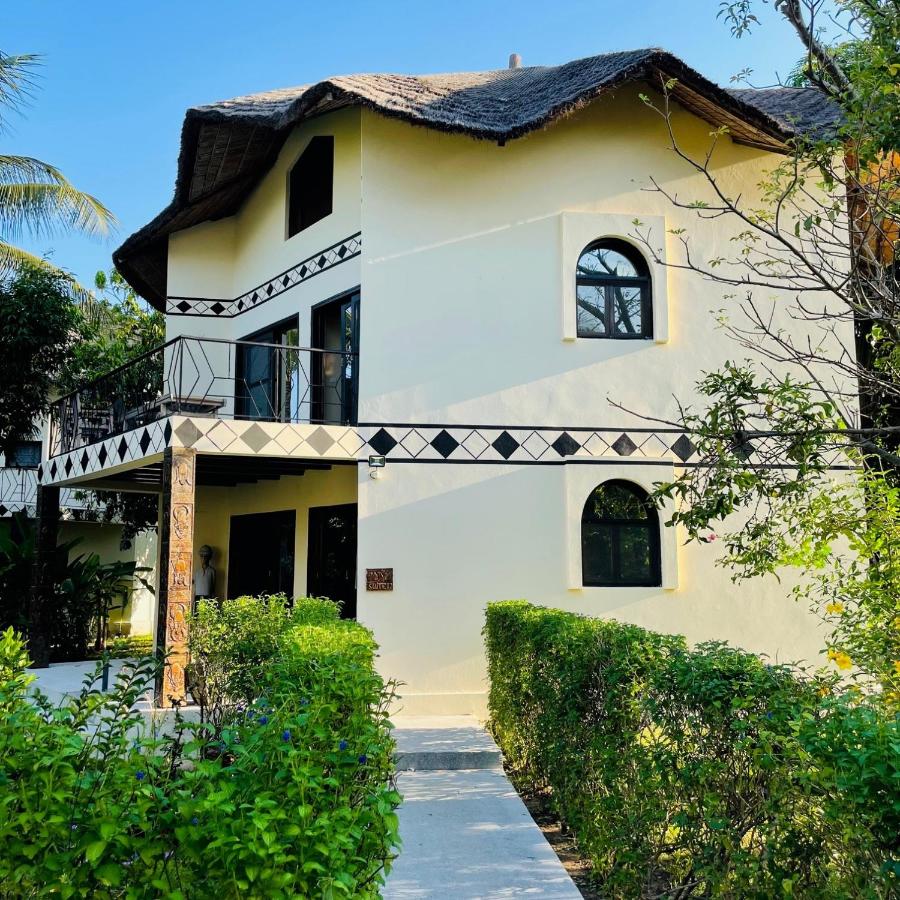 Villa de luxe avec accès à la piscine et à la plage - B&B