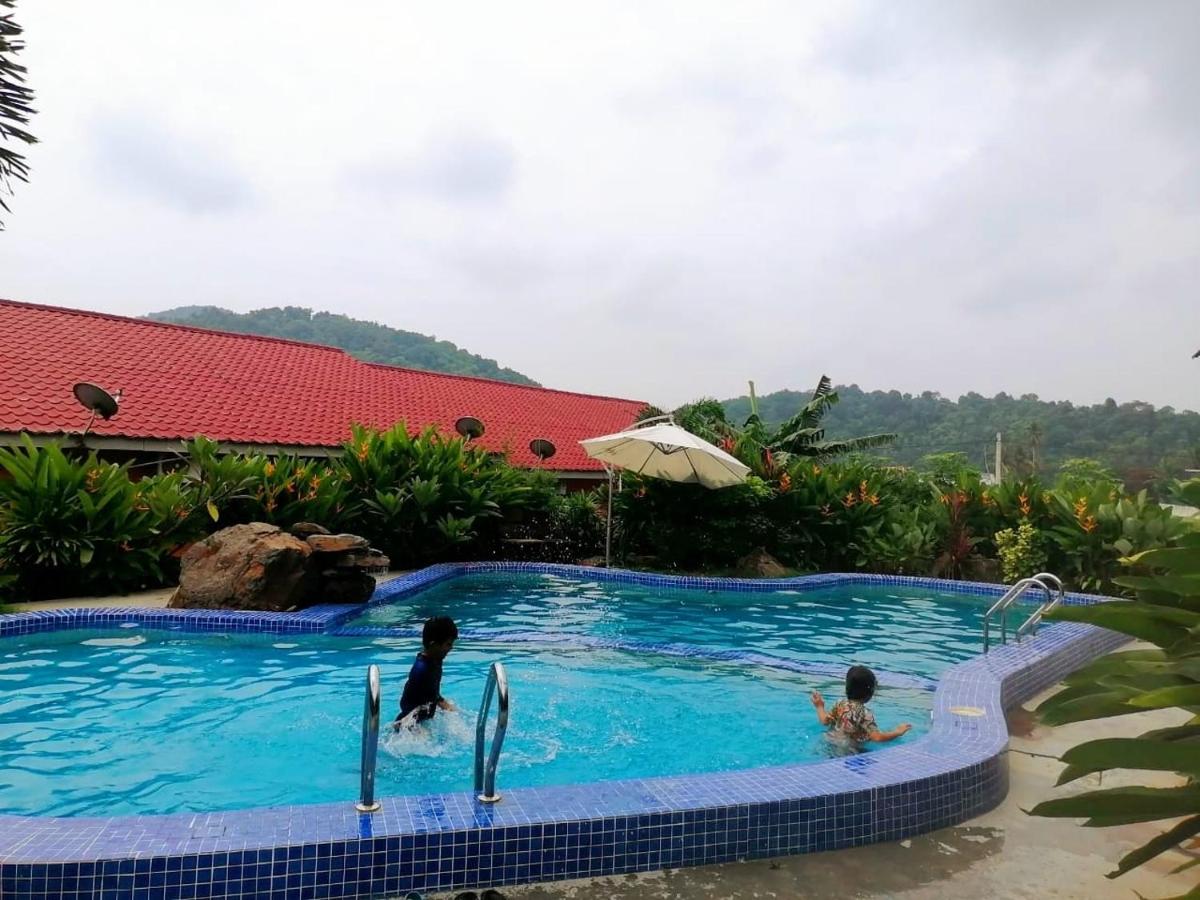 Cahaya Wooden Studio - B&B Pantai Cenang
