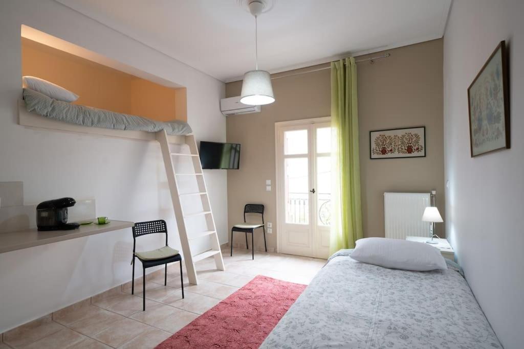 Delphian Colors - Red Edition by Filos Inc - Bed and Breakfast Delphi