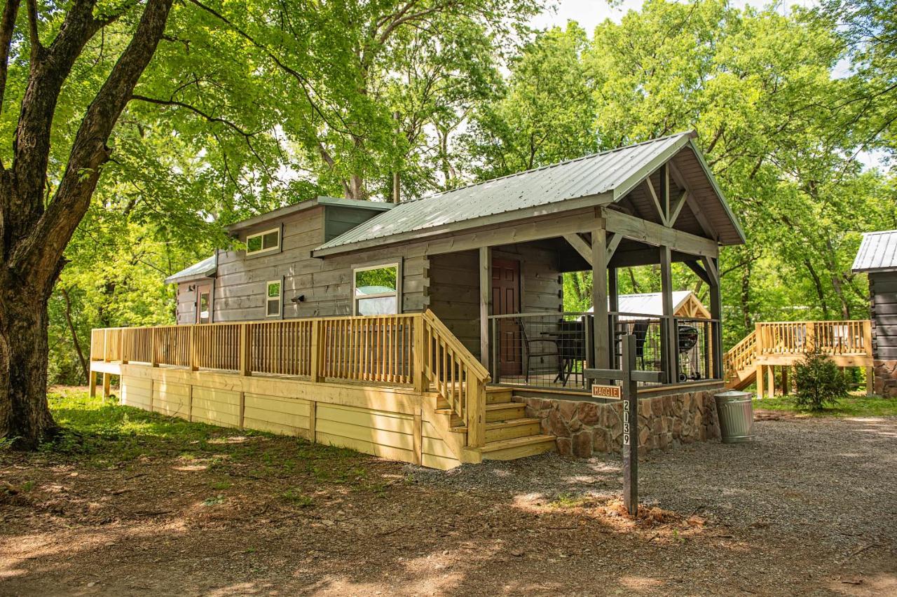 B&B Chattanooga - Maggie Cabin Enjoy Nature From A Forest Hot Tub - Bed and Breakfast Chattanooga