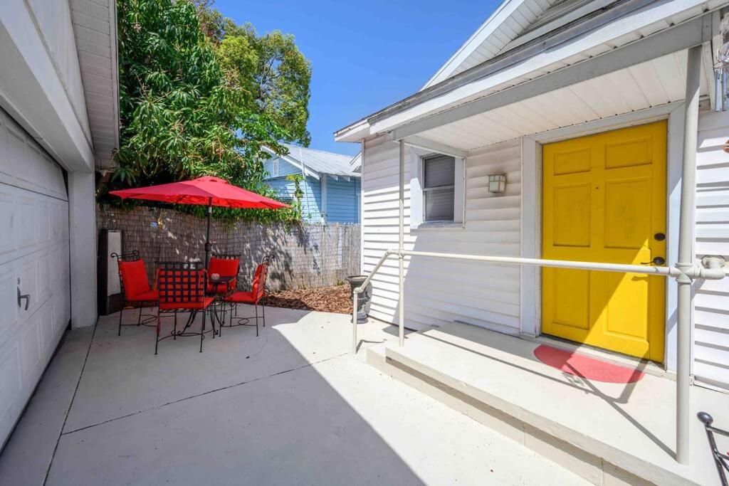 No Ho yellow door bungalow - Ferienwohnung Tampa
