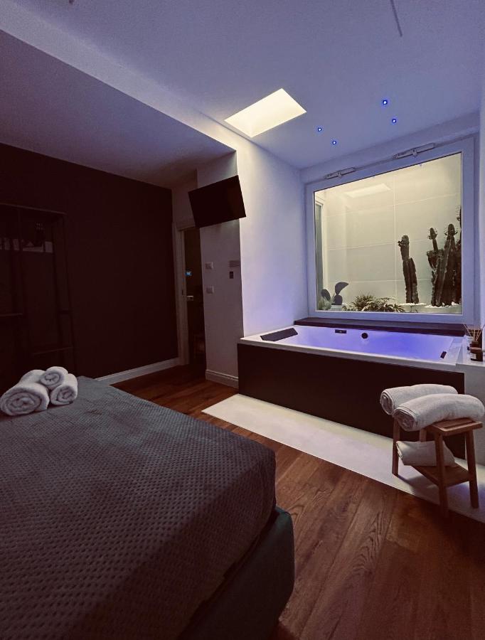 Queen Room with Spa Bath