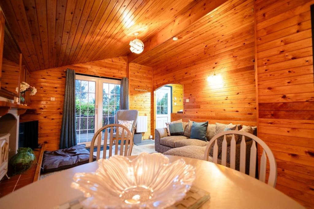 Rural Log Cabin in Snowdonia near Coed y Brenin by Seren Short Stays - Chambres d’hôtes