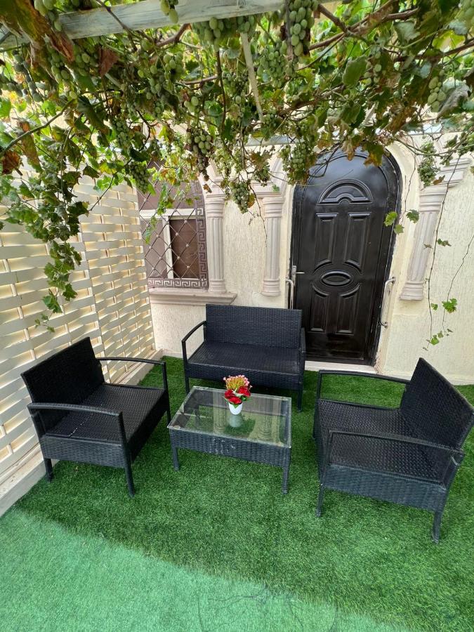 B&B Ta'if - شقة 4 غرف ومجلس وصاله واطلاله منها 3غرف نوم Al Wissam is a 3-bedroom apartment with a living room and a view - Bed and Breakfast Ta'if