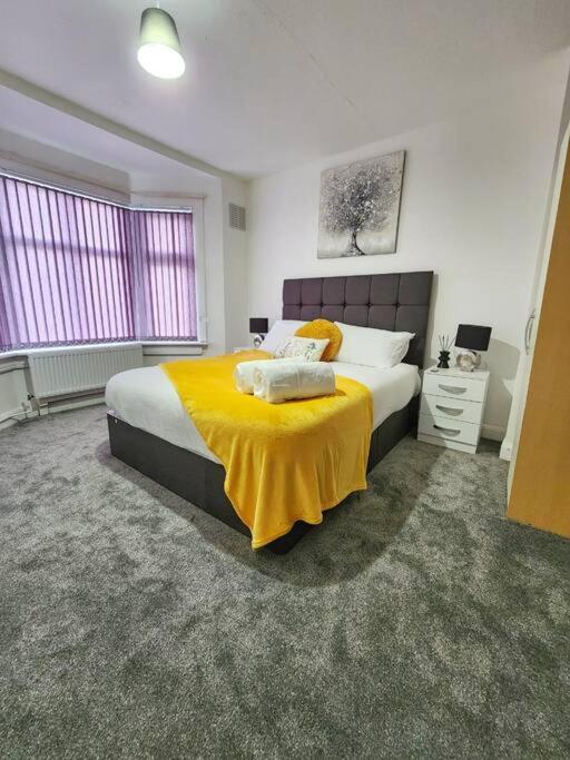 B&B Coventry - 3 Bed Home - Sleeps up to 5 - Coventry - Contractors, Families and Relocators - Bed and Breakfast Coventry