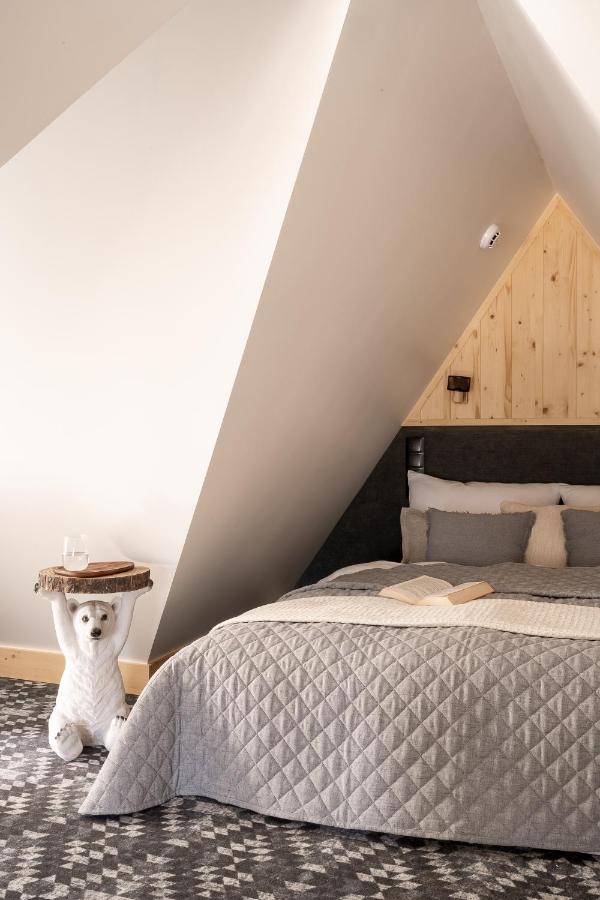 One-Bedroom Apartment with Balcony and Mountain View  
