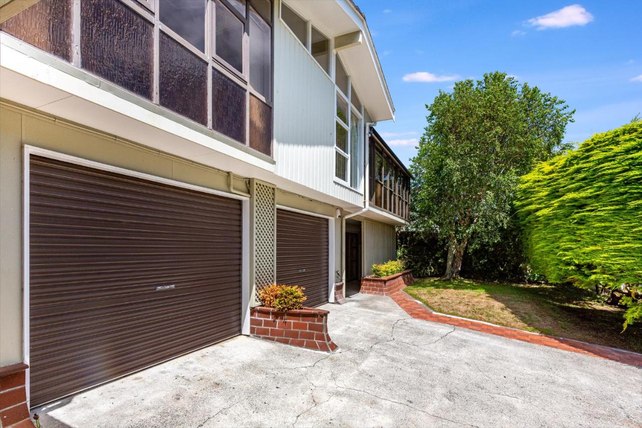 Retro 4 bedroom home, warm and welcoming, quiet location - Bed and Breakfast Porirua