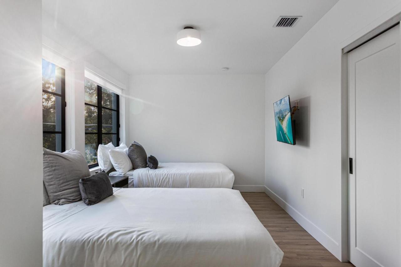 Three-Bedroom Apartment with Balcony