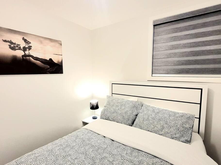 Somy Suite - Cozy 2bedrom with two queens bed and free street parking - Ferienwohnung