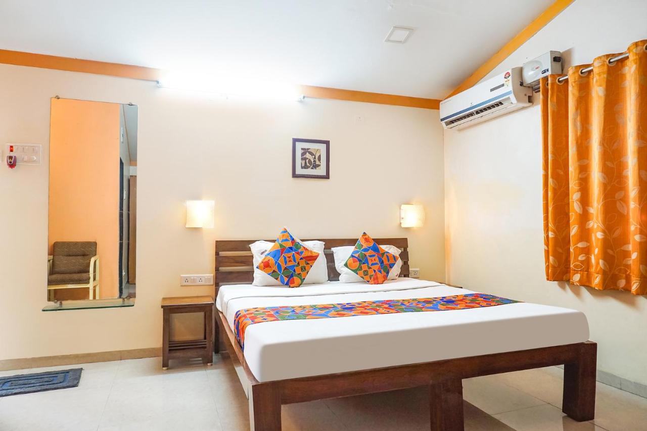B&B Ahmednagar - FabHotel Prime Vishwakirti Agri - Bed and Breakfast Ahmednagar