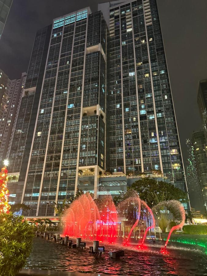 Deluxe Suite in One Uptown, BGC with Mall Fountain View - B&B