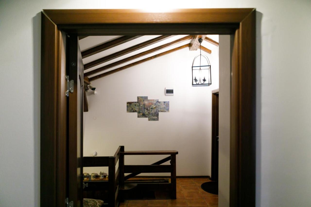 Gong Studios - B&B
