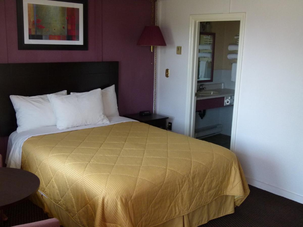 Queen Suite with Spa Bath