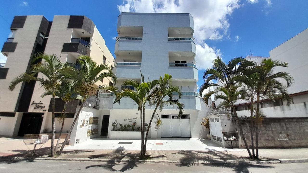 Lindo apartamento com Wi-Fi a 370m da Praia do Morro, próximo ao Marlim Azul e à Av Paris - Chambres d'hôtes Guarapari