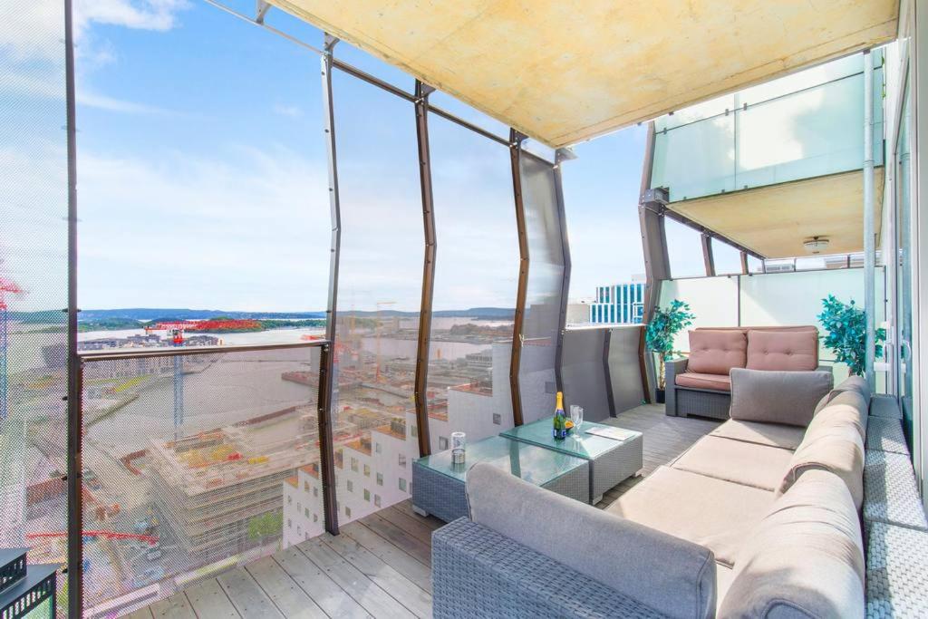 B&B Oslo - Super Central Designer Penthouse at 19th floor with Amazing View! - Bed and Breakfast Oslo