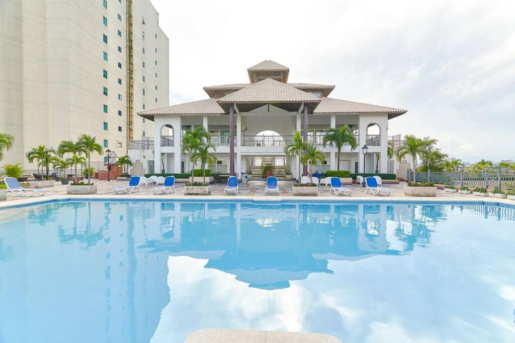 Luxurious 2BDR with Ocean View - B&B