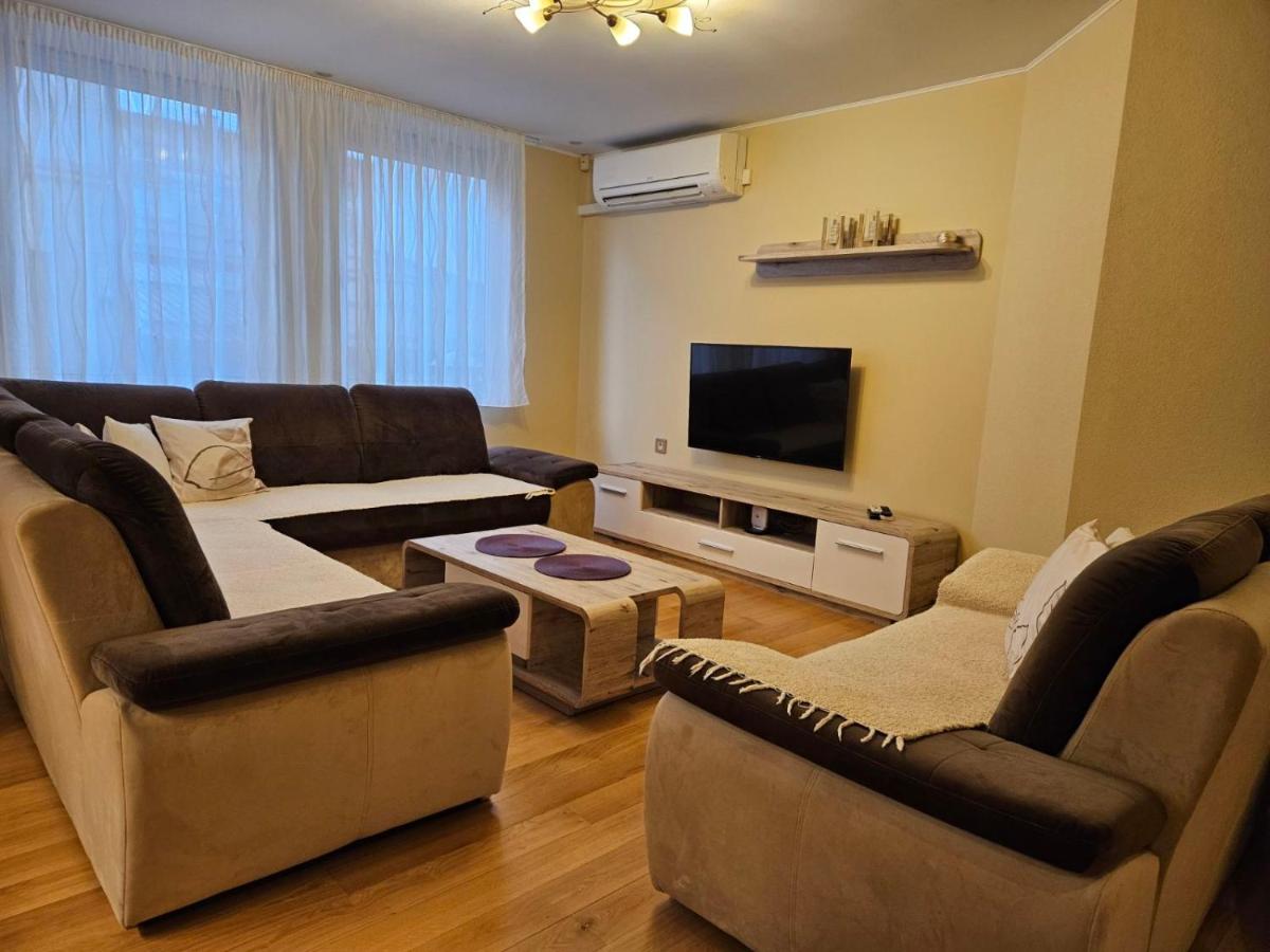 B&B Banja Luka - APARTMAN CENTAR BULEVAR EX sa GARAZOM - Bed and Breakfast Banja Luka