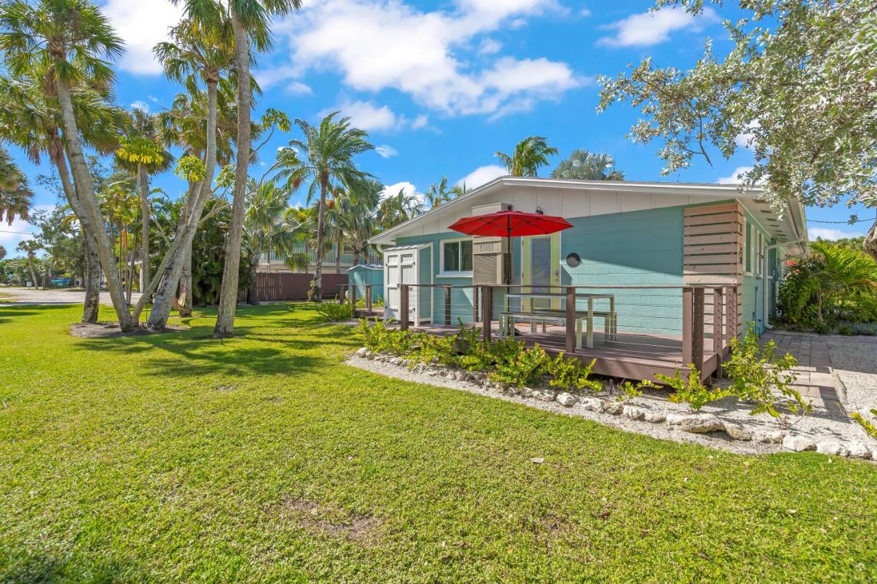 MI Happy Place Sea Turtle 4 - Bed and Breakfast