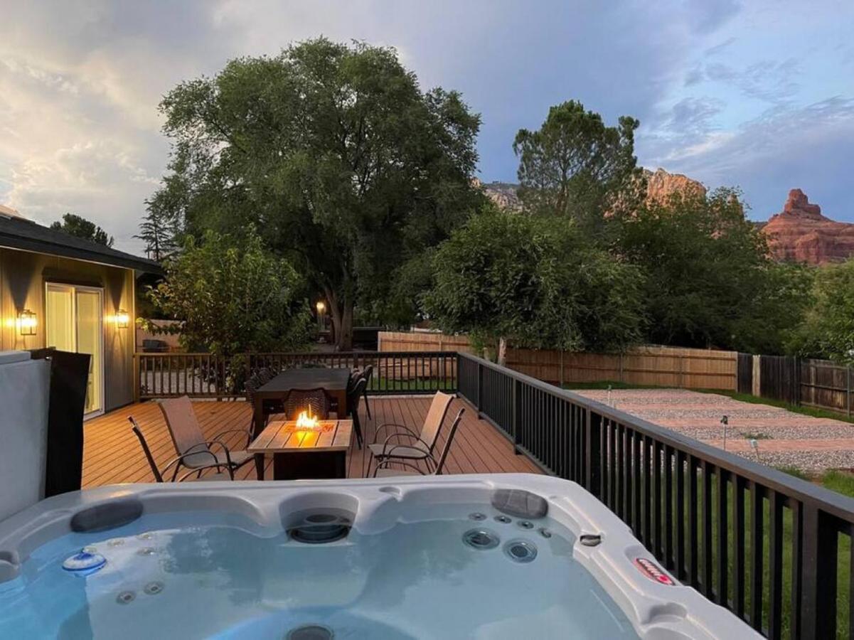 Uptown Vacation Villa at The OZ with Hot tub and Views - Chambres d'hôtes Sedona