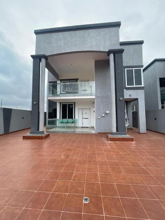 Elegant and Cosy Four Bedroom Home in Accra - Chambres d’hôtes
