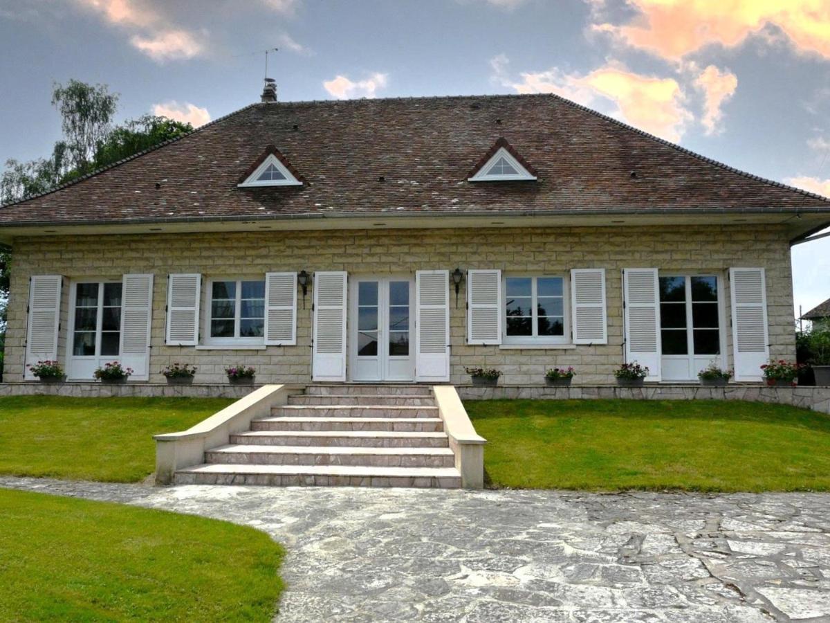 Maison en pierre rénovée, 3 chambres, jardin clos, équipée, calme et proche étang à Senonches - FR-1-581-36 - B&B Senonches
