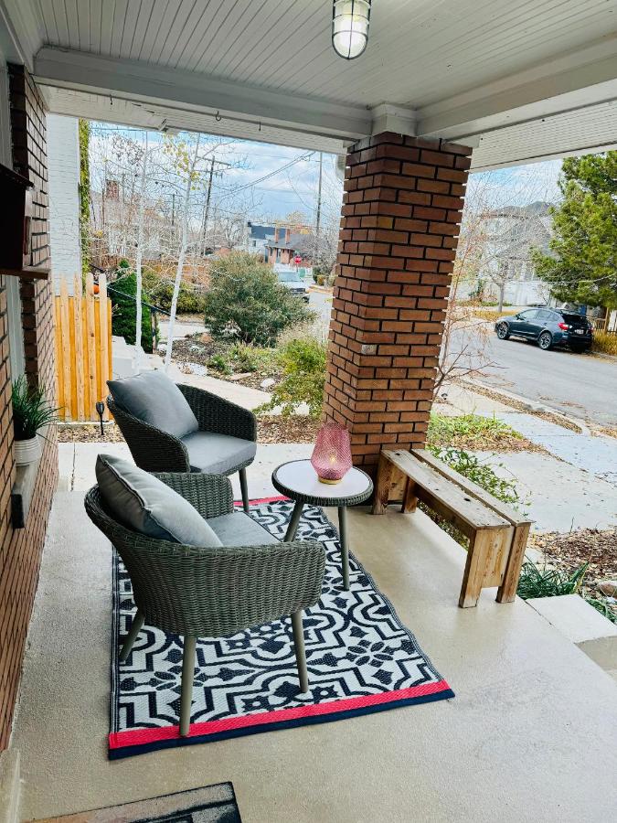Cozy, Quiet 3BR Sugar House Hideaway by Mountains, Wi-Fi & Parking - Chambres d’hôtes Salt Lake City